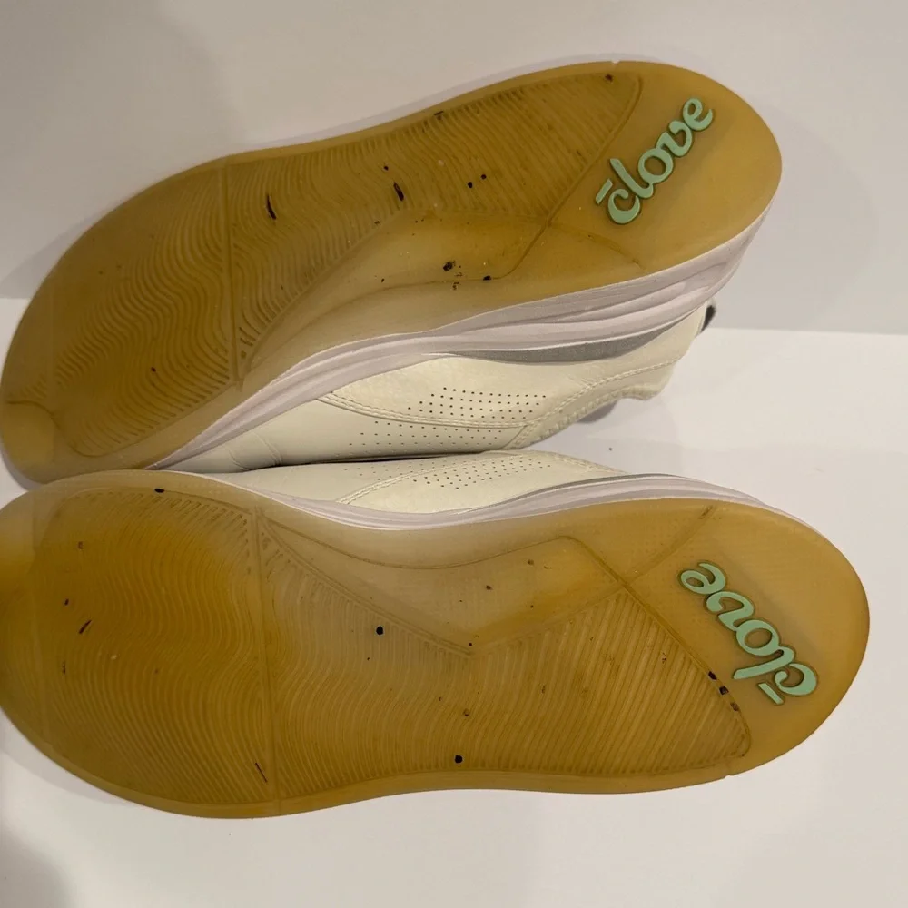 Nursing‎ shoes Women's Classic white Clove size 8